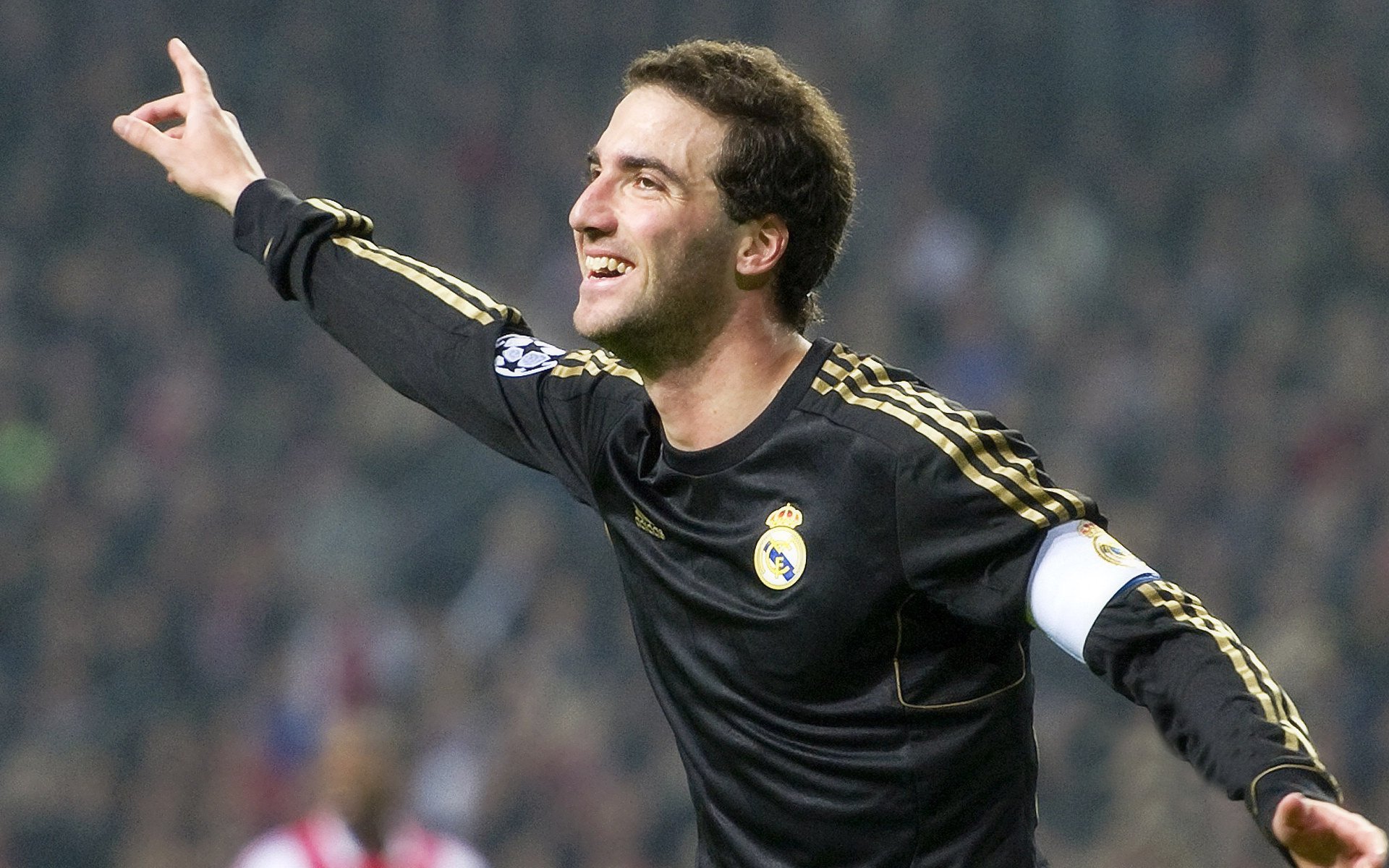 戈麦斯高光闪耀，德国战车连续得分压制比利时，展现团队足球新境界