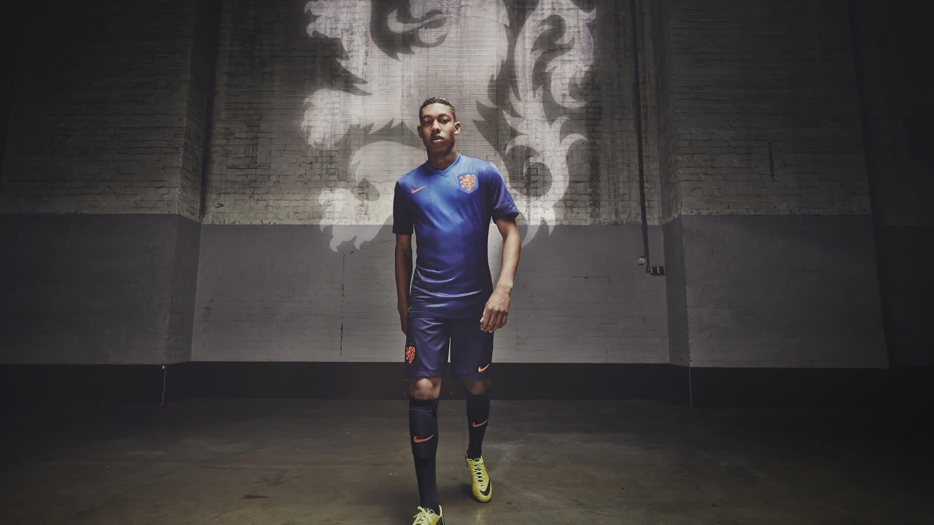 性别逆转的狂想,当佩古拉在辛辛那提的硬地上,击穿了兹维列夫的性别壁垒